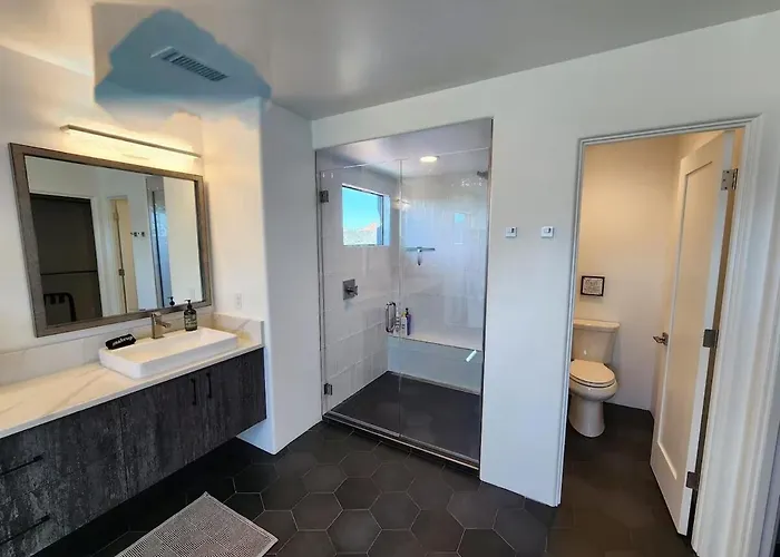 Dom wakacyjny New Uptown Dream 4br Wow! Views! Pool&spa *