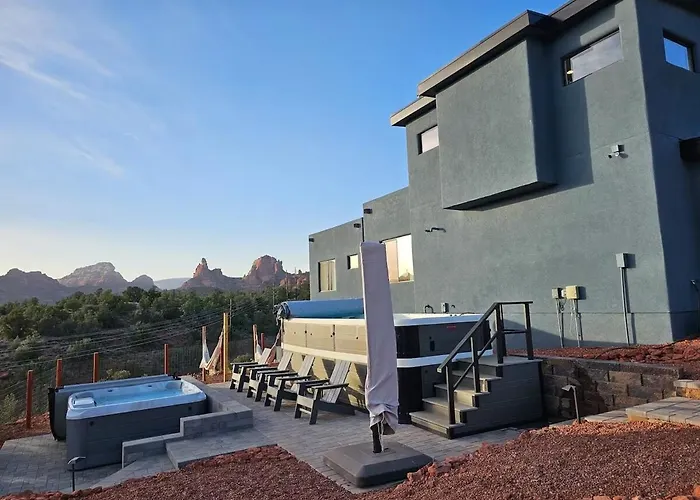 Dom wakacyjny New Uptown Dream 4br Wow! Views! Pool&spa