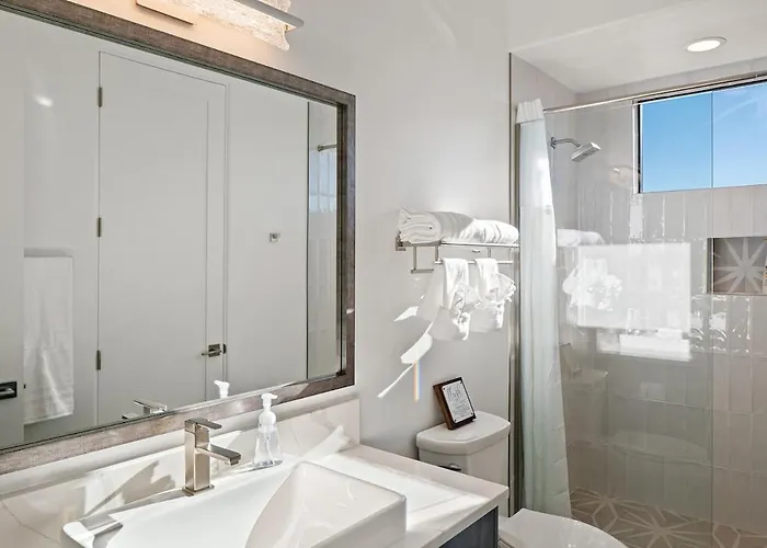 Dom wakacyjny New Uptown Dream 4br Wow! Views! Pool&spa